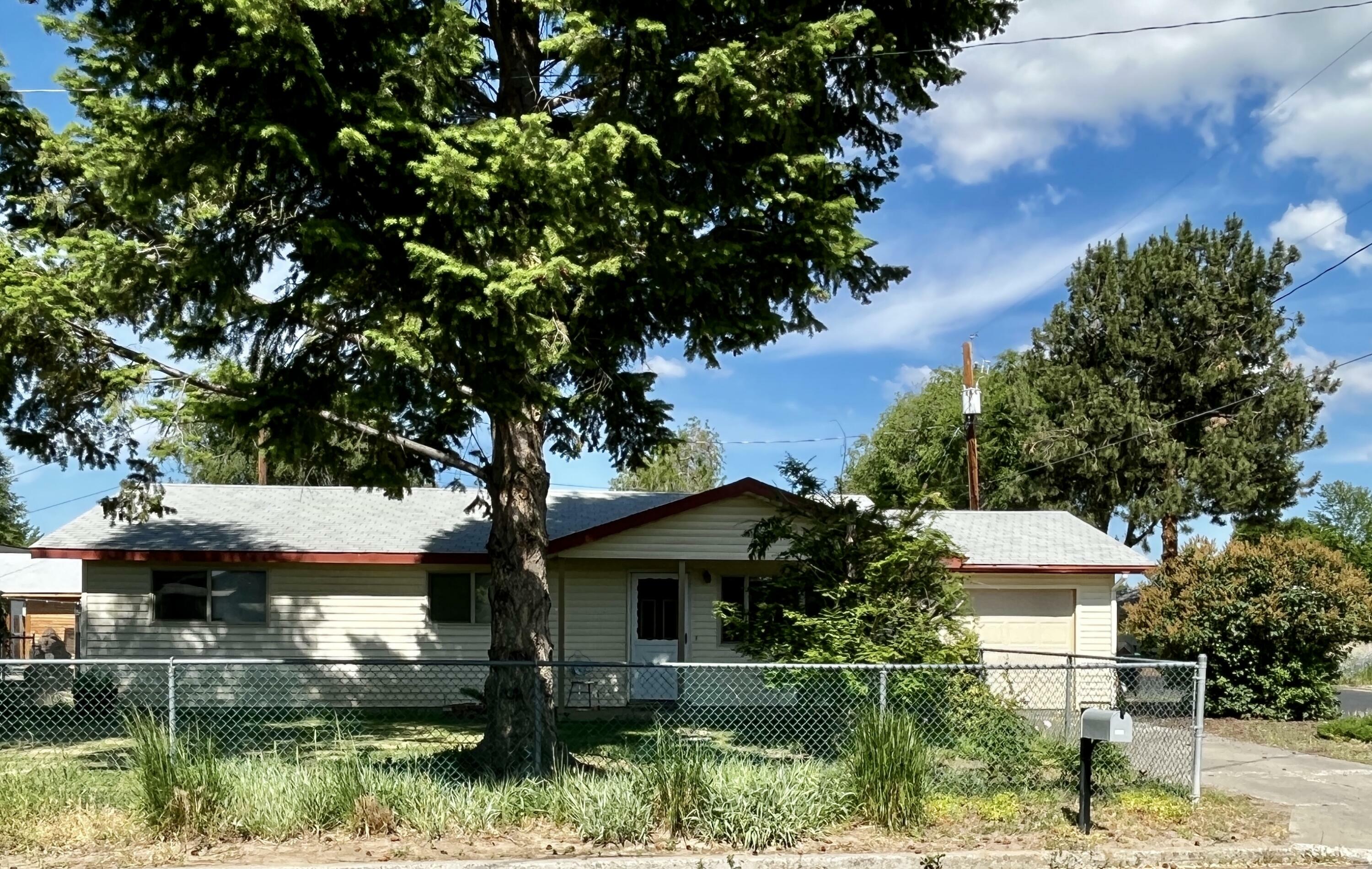 Property Photo: 1085 NE Wilshire Drive OR 97754