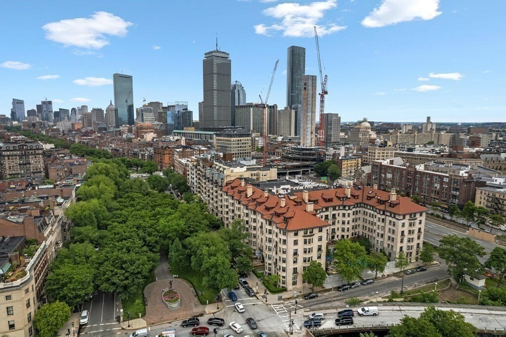 Property Photo:  416 Commonwealth Ave 617  MA 02215 