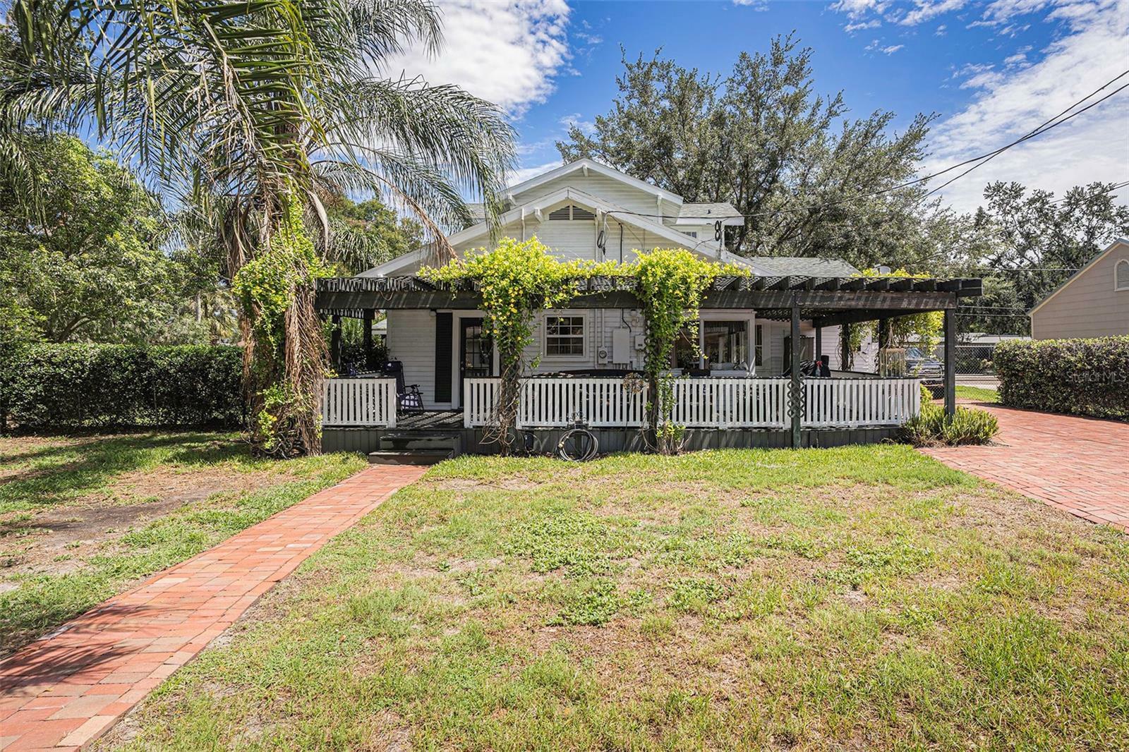 Property Photo: 901 W Mahoney Street FL 33563