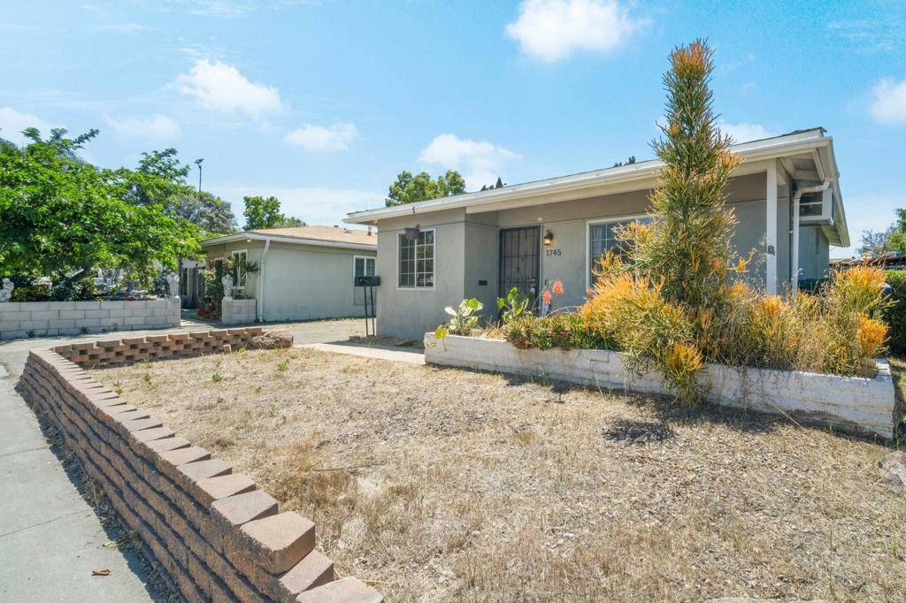 Property Photo:  1745 E Grand Avenue  CA 92027 