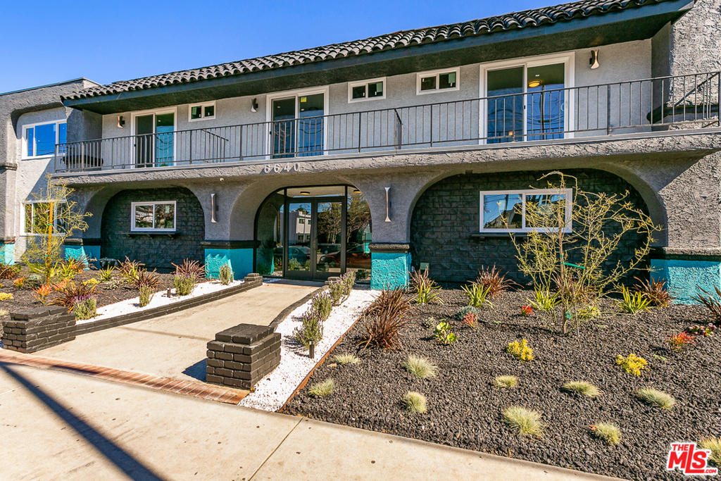 Property Photo:  6640 Woodley Avenue 112  CA 91406 