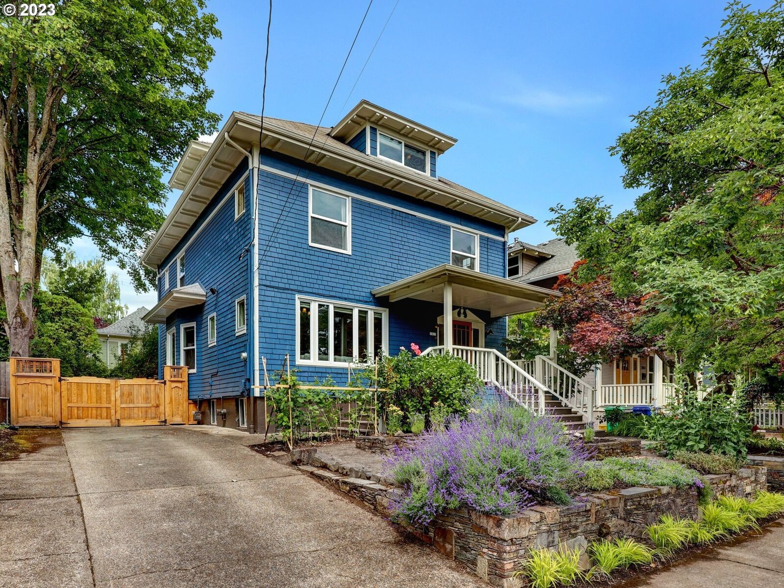 Property Photo: 1403 SE 31st Ave OR 97214