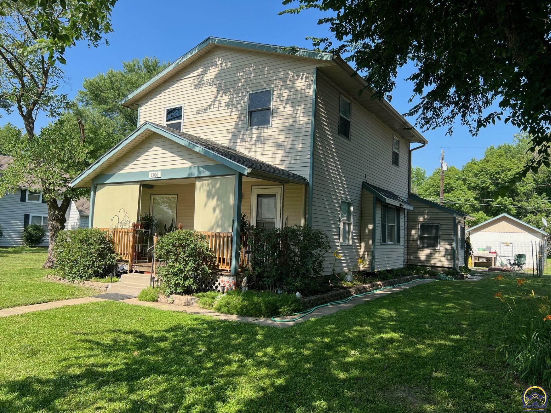 Property Photo:  1306 NE Wabash Ave  KS 66606 