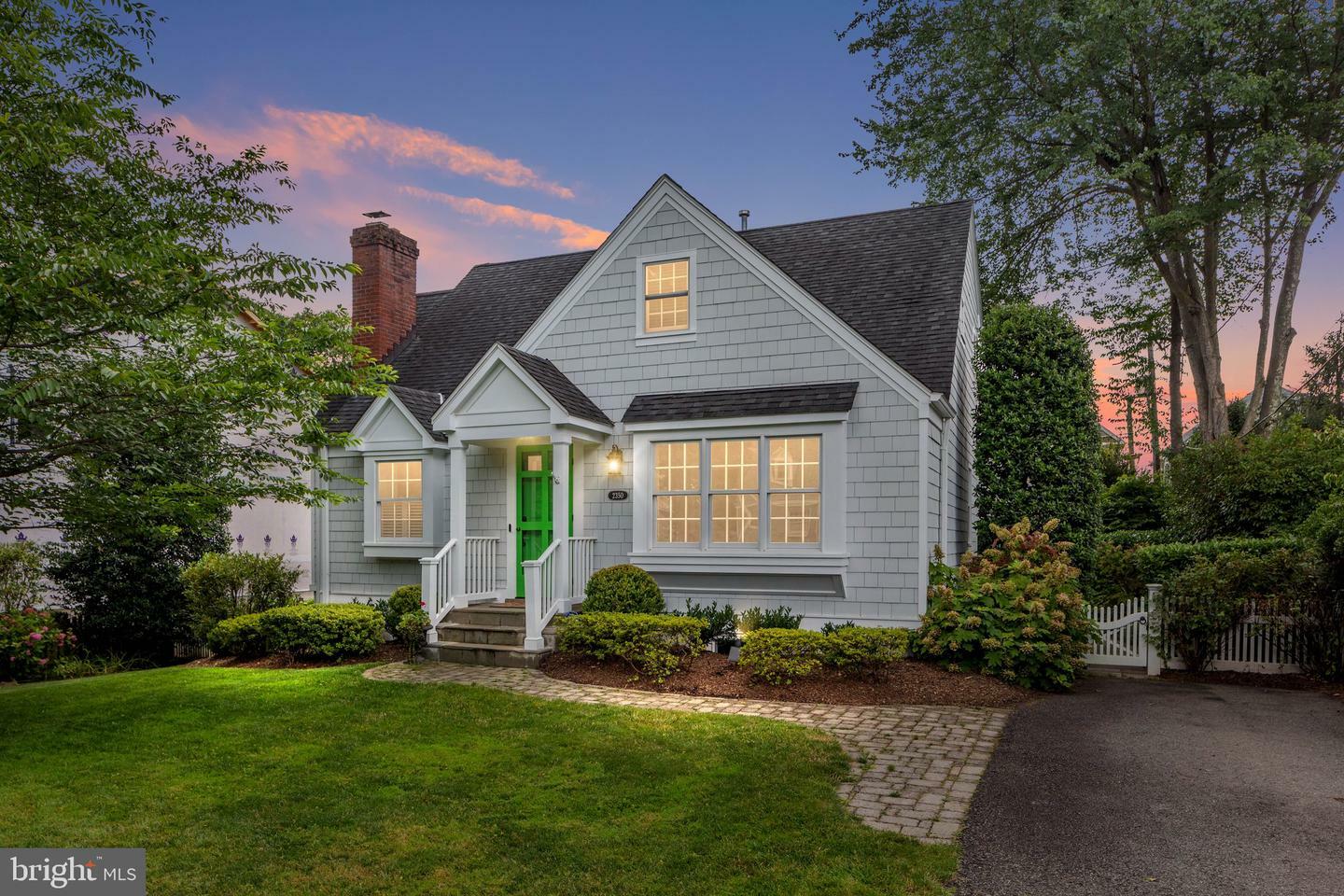 Property Photo: 2350 N Oak Street VA 22046