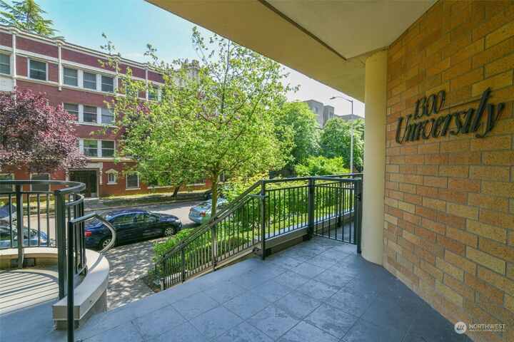 Property Photo: 1300 University Street 7E WA 98101