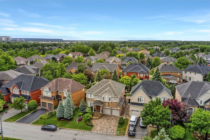 Photo de la propriété:  2375 Valley Forest Way  ON L6H 6W9