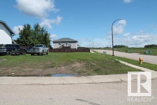5102 59 Avenue — photo 1