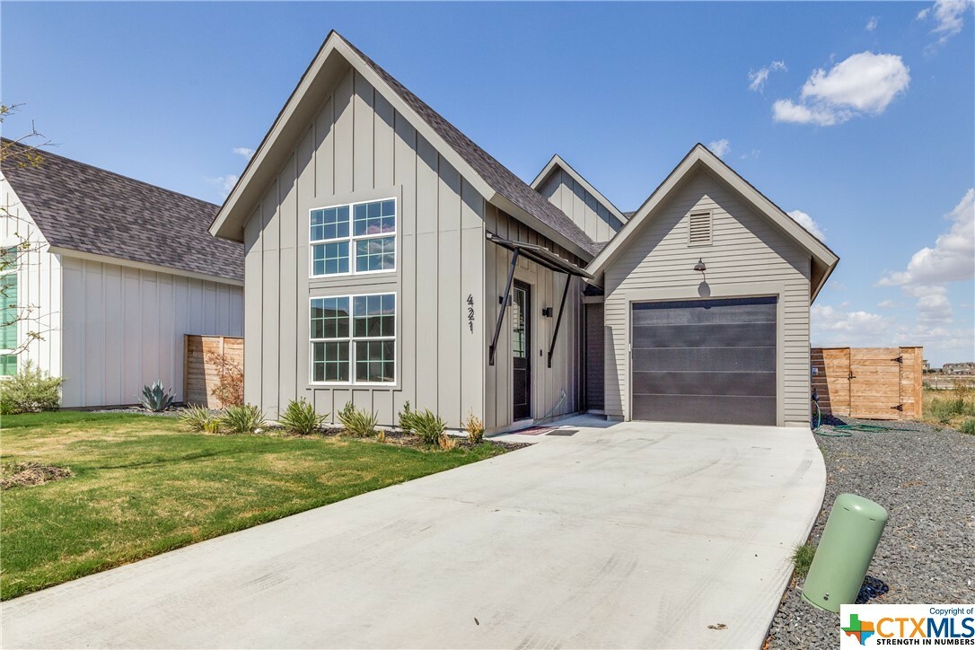 Property Photo: 421 Constance Drive TX 78130