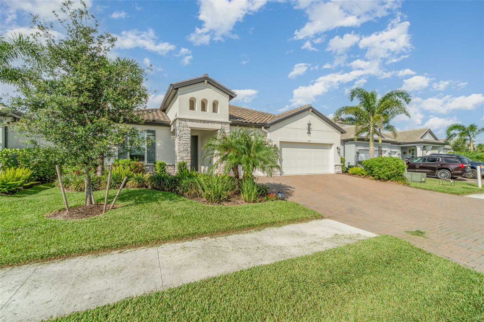 Property Photo: 11329 Montserrat Drive FL 34293