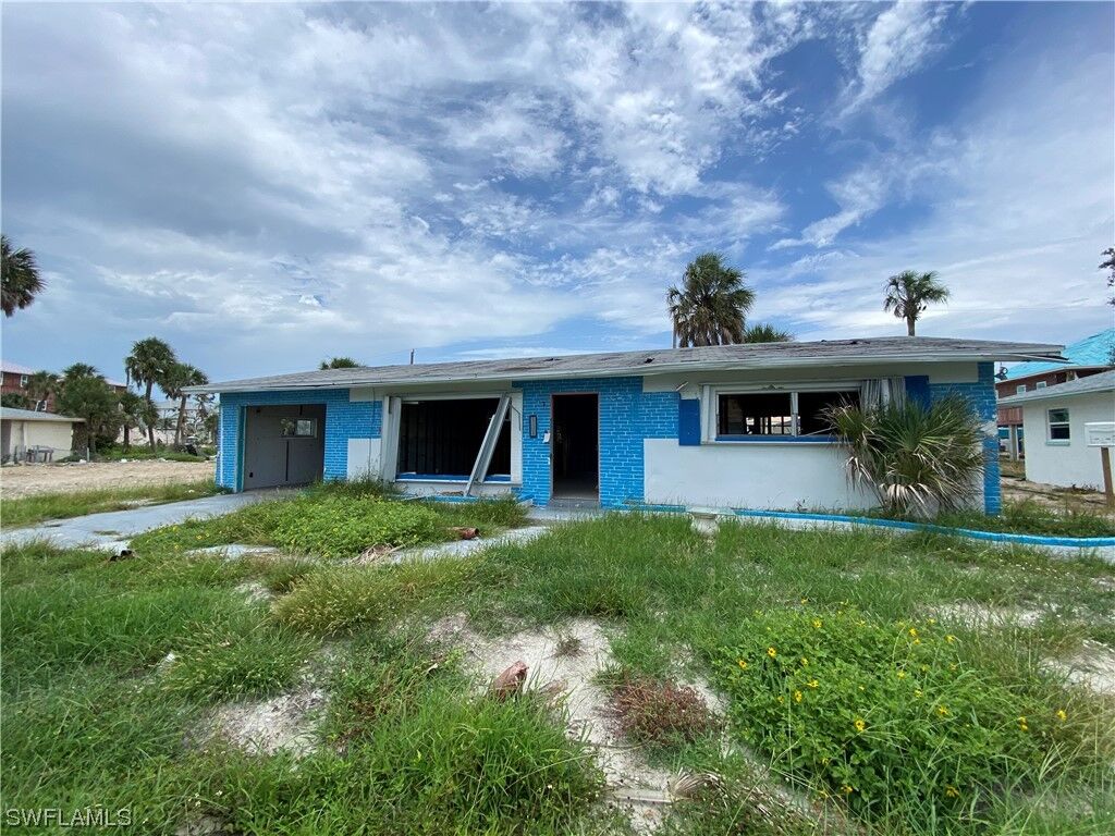 Property Photo:  131 Mid Island Drive  FL 33931 