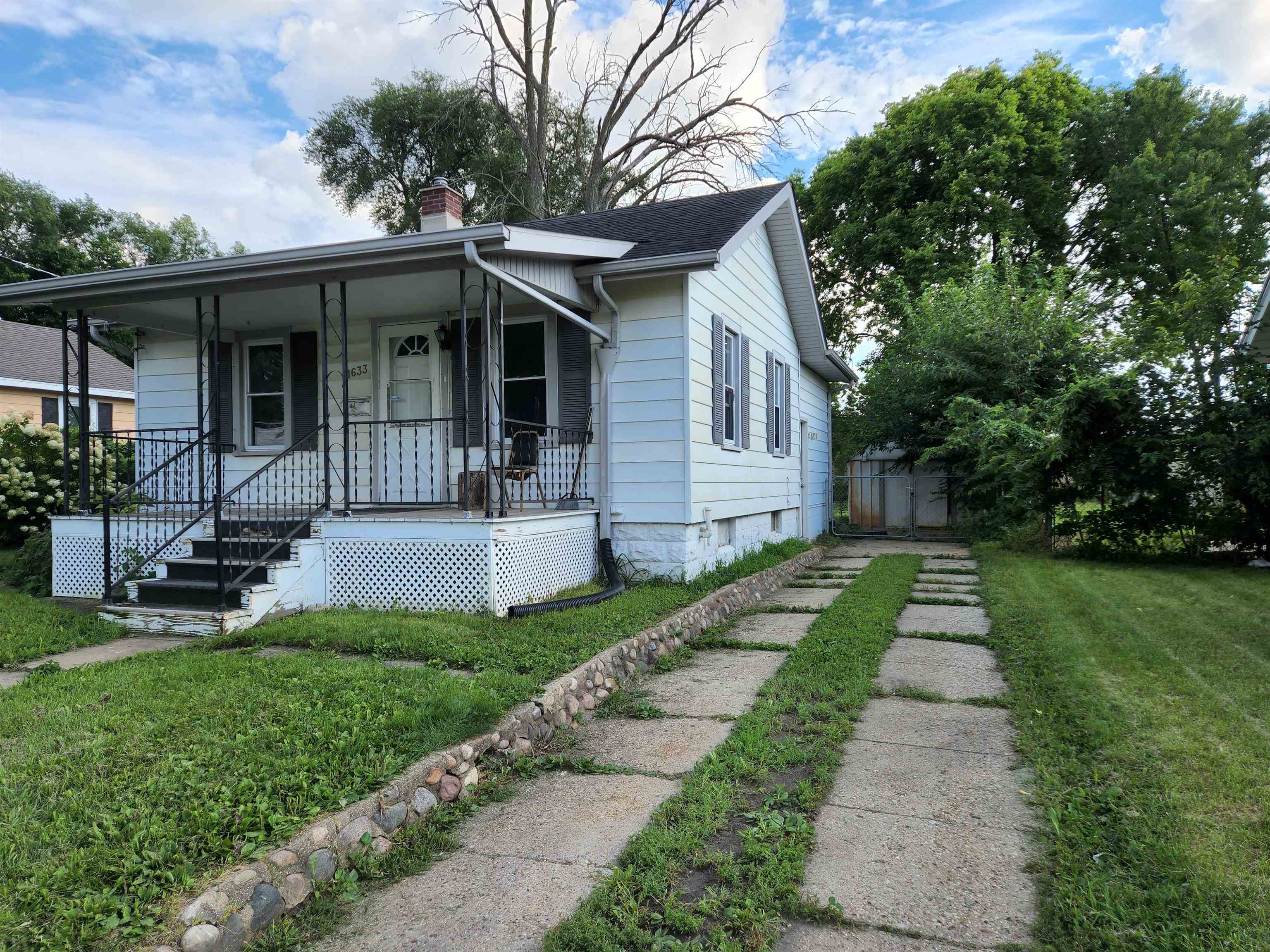 Property Photo:  1633 Pershing Avenue  IL 61109 