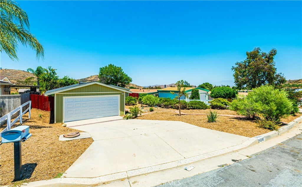 Property Photo:  24388 Wagon Wheel Lane  CA 92595 