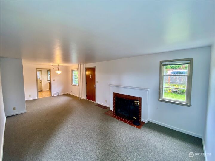 Property Photo: 11553 Palatine Avenue N WA 98133