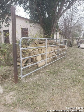 Property Photo:  1334 Fenfield Ave  TX 78211 