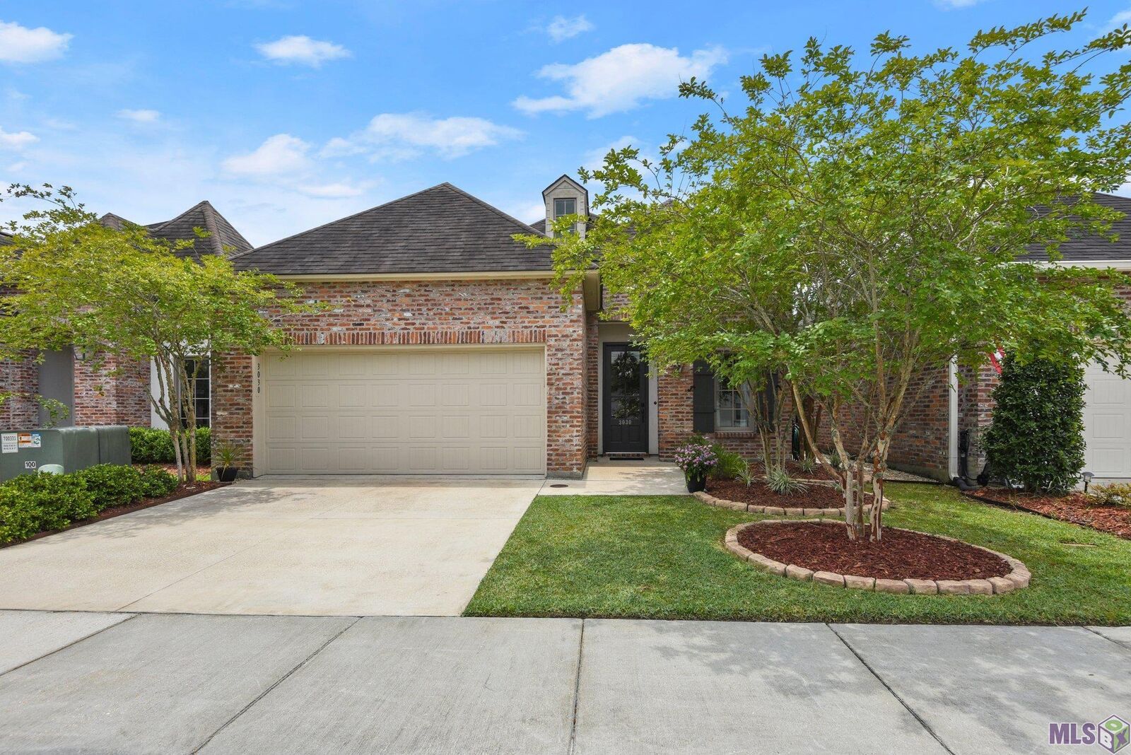 Property Photo: 3030 Cresthaven Ave LA 70810