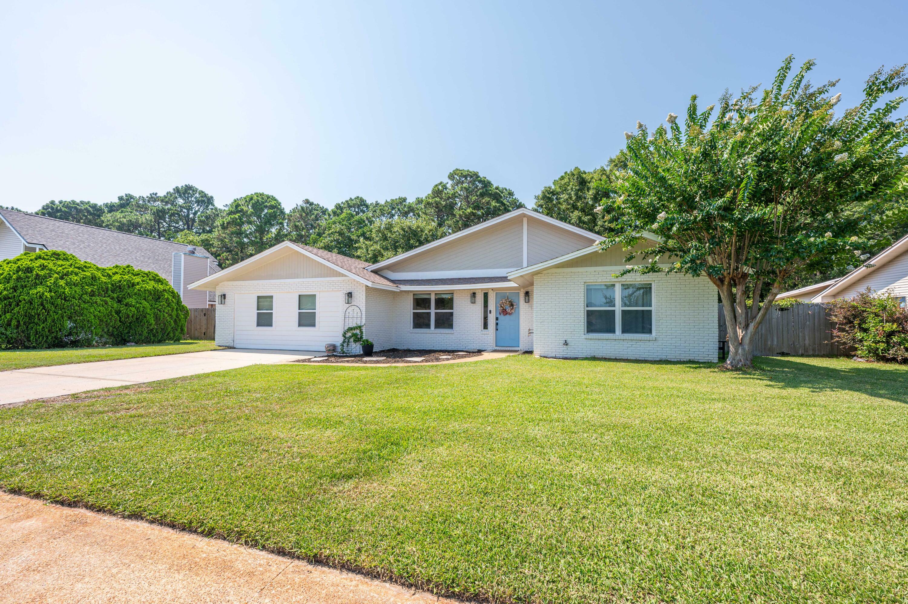 Property Photo: 361 Echo Circle FL 32548