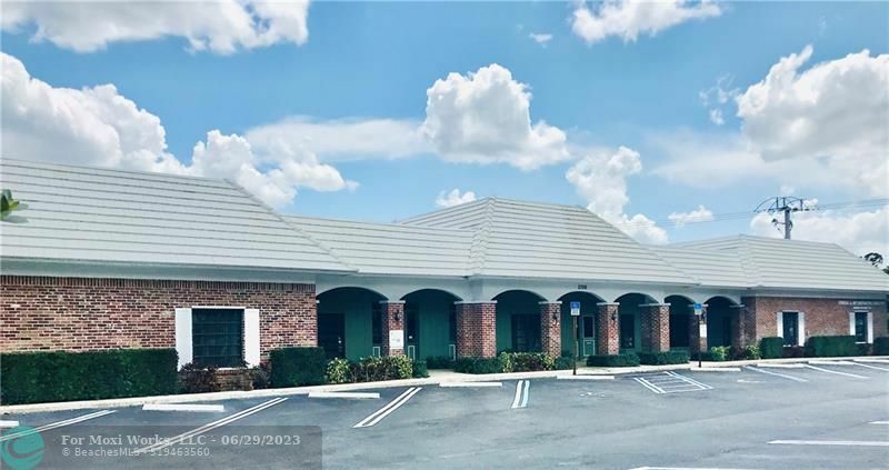 Property Photo: 2700 NE 14th St 103 FL 33062