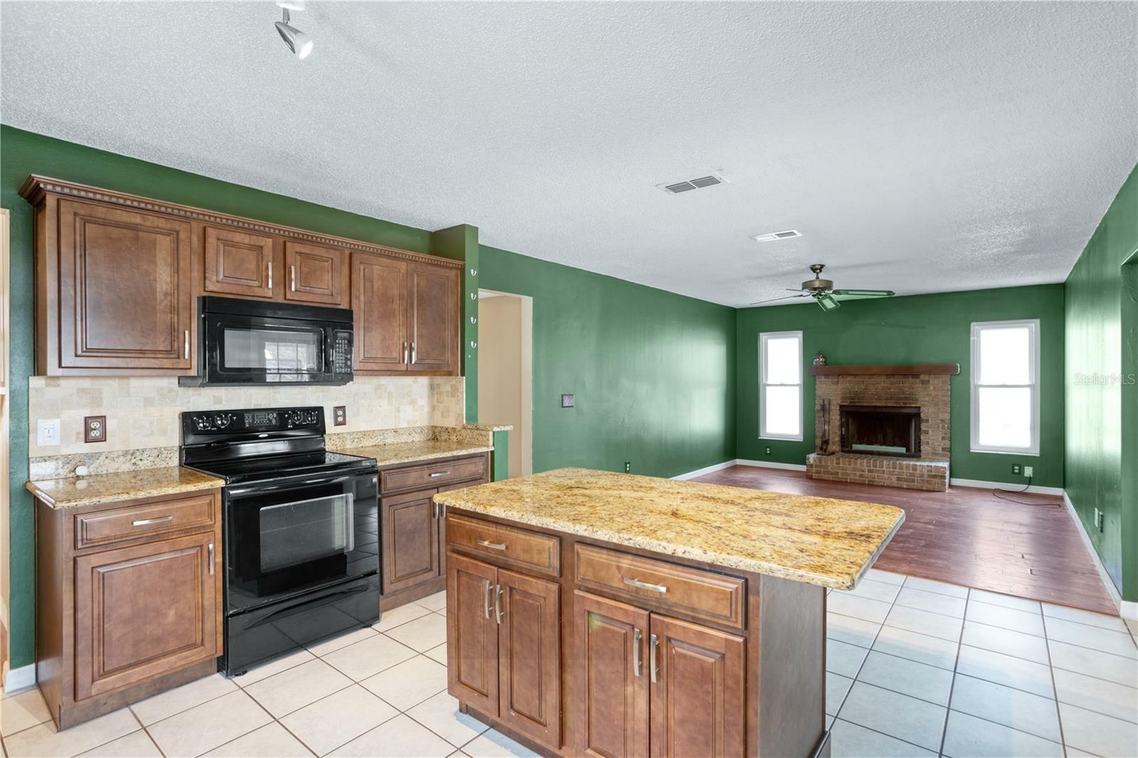 Property Photo: 3281 Hillmont Circle FL 32817