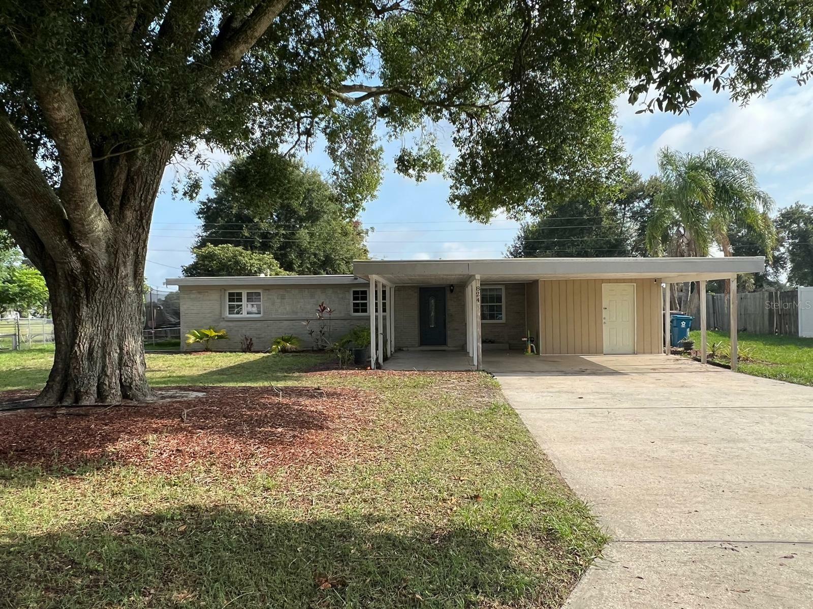 Property Photo:  824 Casselberry Drive  FL 33853 