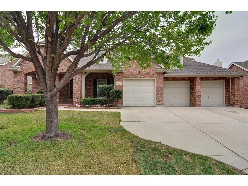 Property Photo:  1303 Bramble Lane  TX 76063 