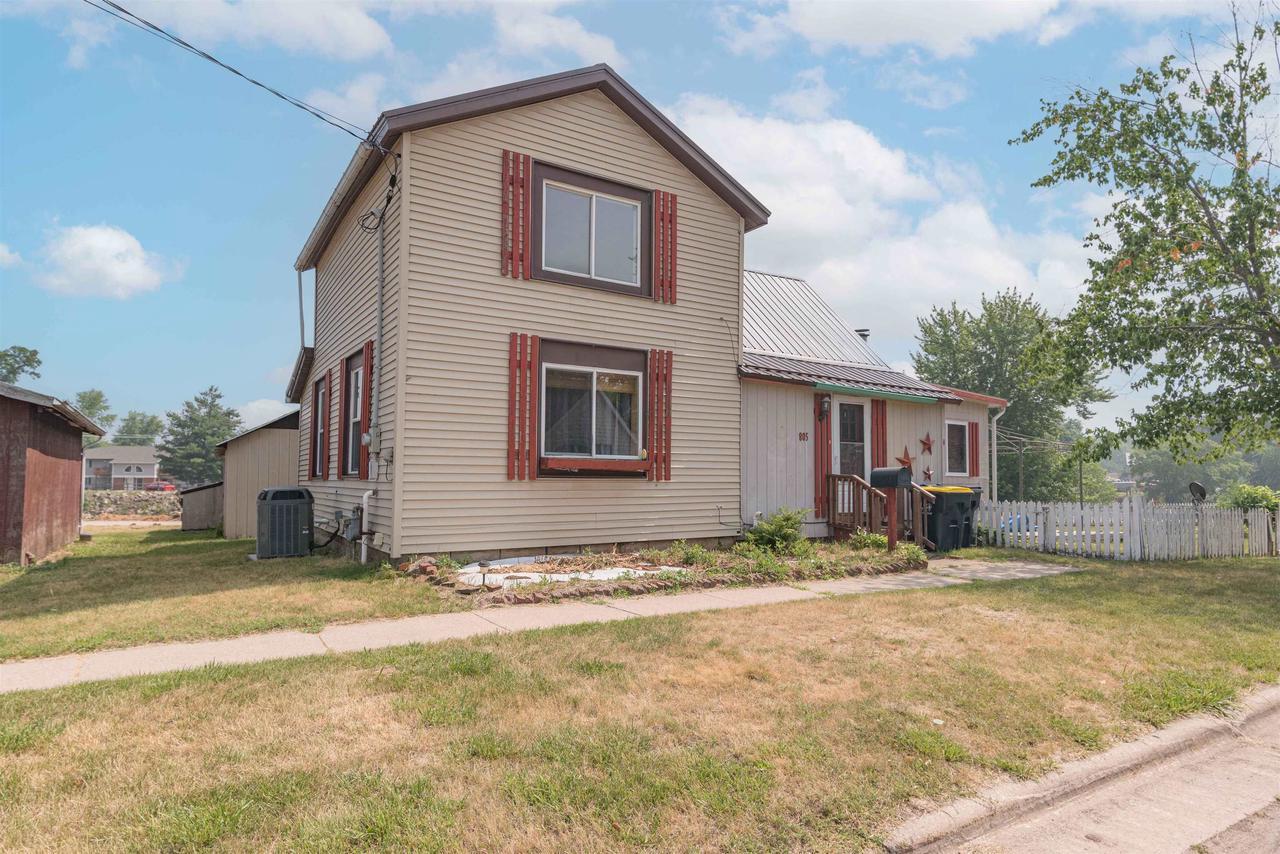 Property Photo: 805 Mansion Street WI 53948
