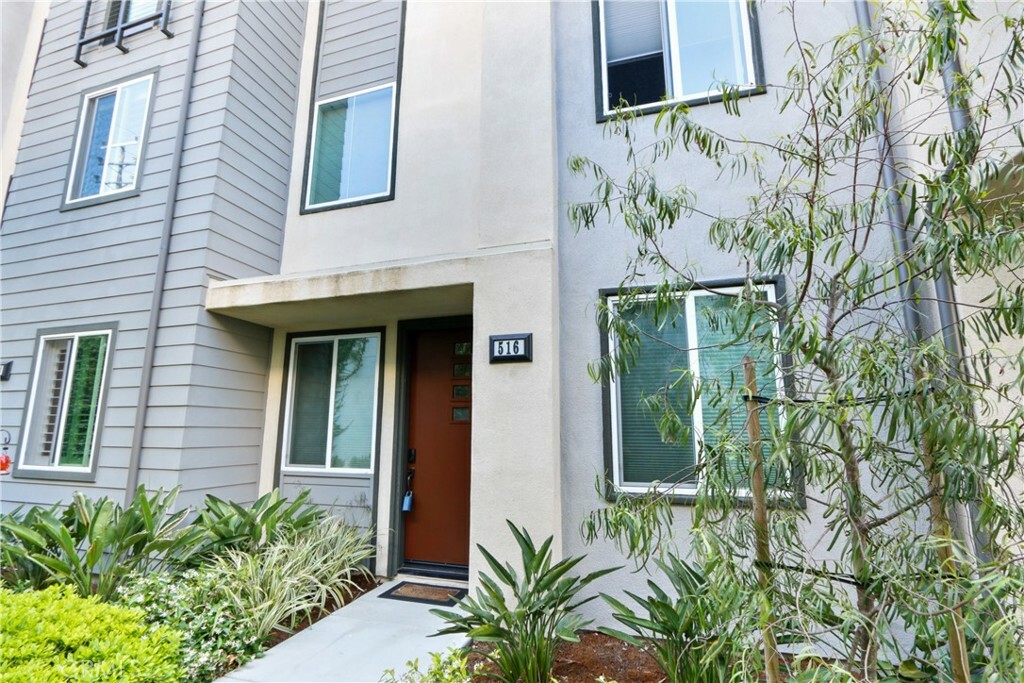 Property Photo:  516 E E. Imperial Avenue  CA 90245 