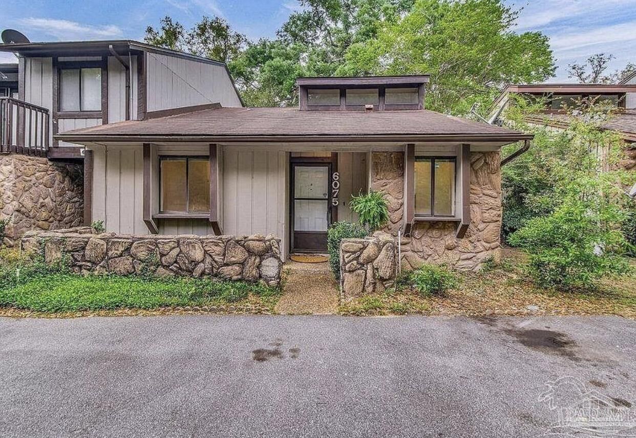 Property Photo:  6075 Hilburn Rd  FL 32504 