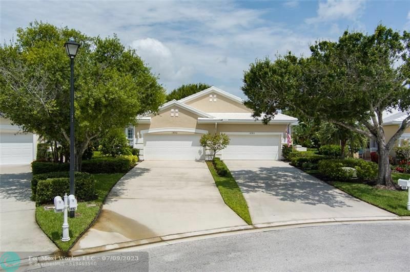 Property Photo:  1892 SW Willowbend Ln  FL 34990 