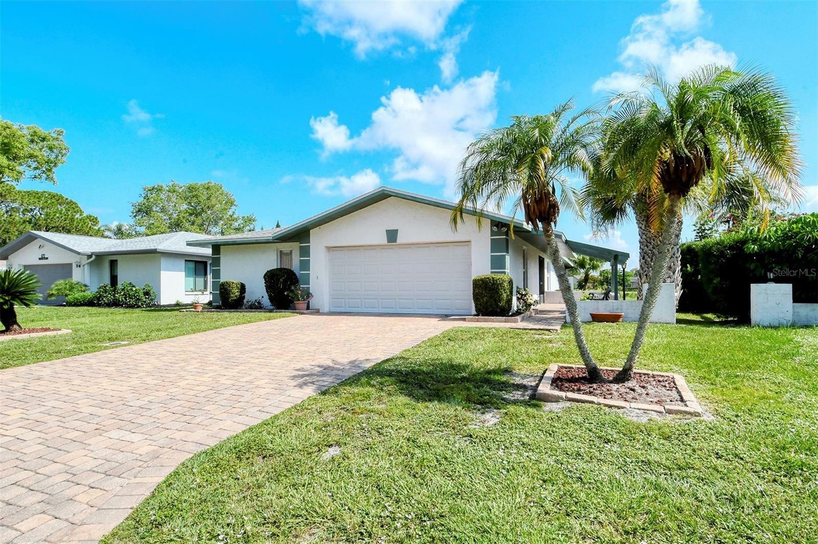 Property Photo: 4725 Ringwood Meadow FL 34235