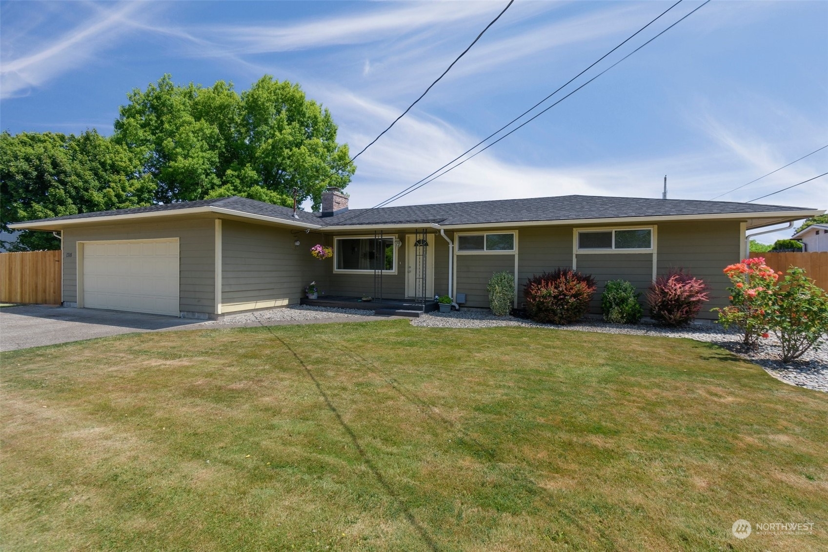 Property Photo:  1318 Midland Street  WA 98632 