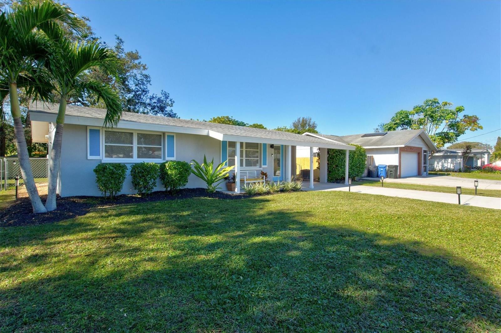 Property Photo:  2438 Cambridge Drive  FL 34232 