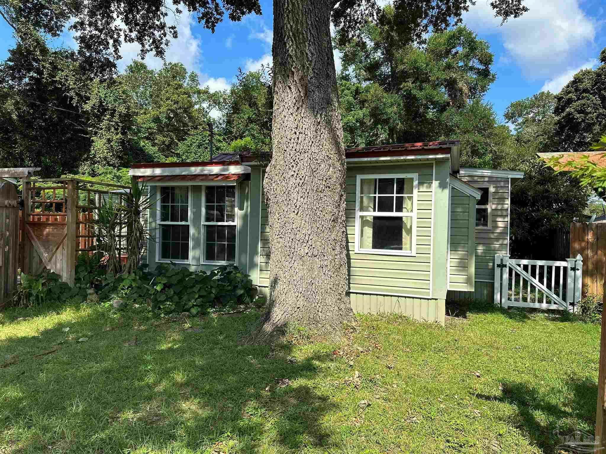 Property Photo:  1213 A Lownde  FL 32507 