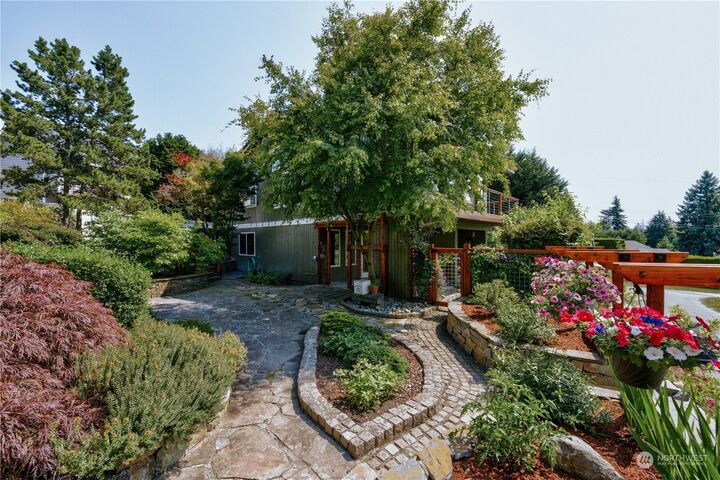 House for sale in Burien 12809 14th Avenue SW, Burien, WA 98146