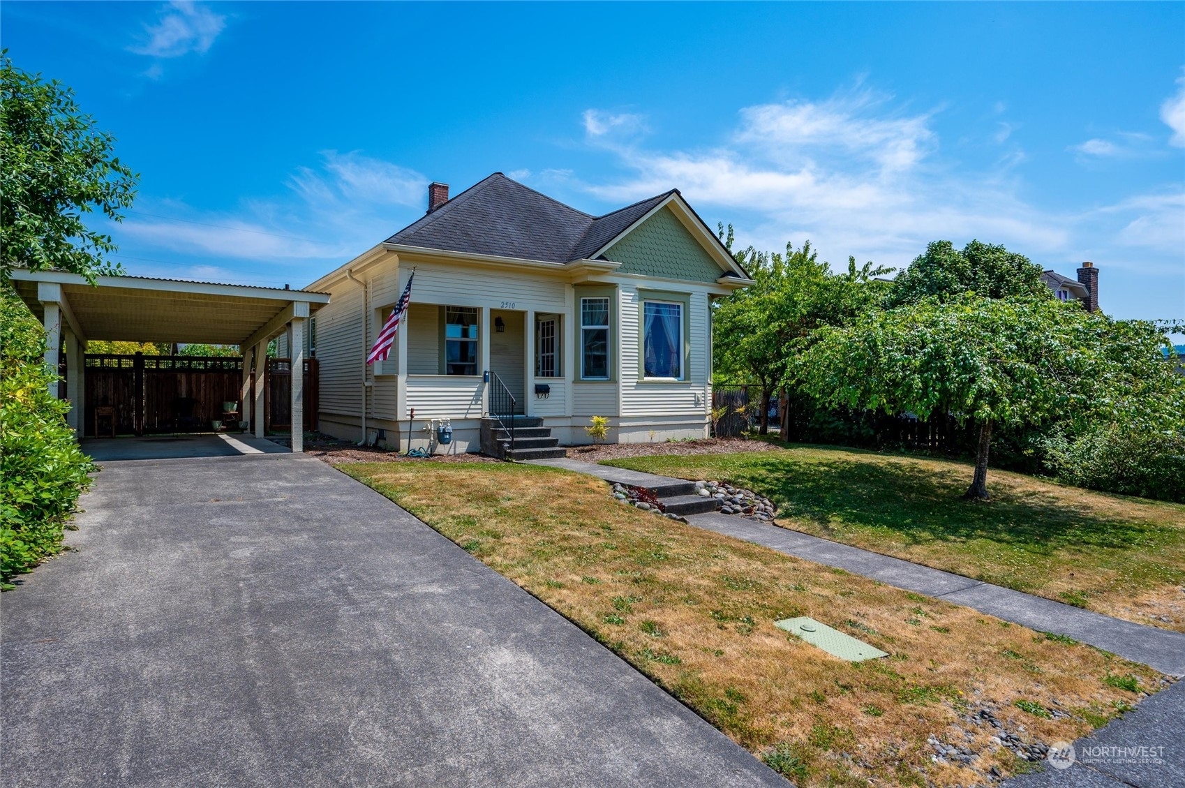 Property Photo:  2510 Humboldt Street  WA 98225 