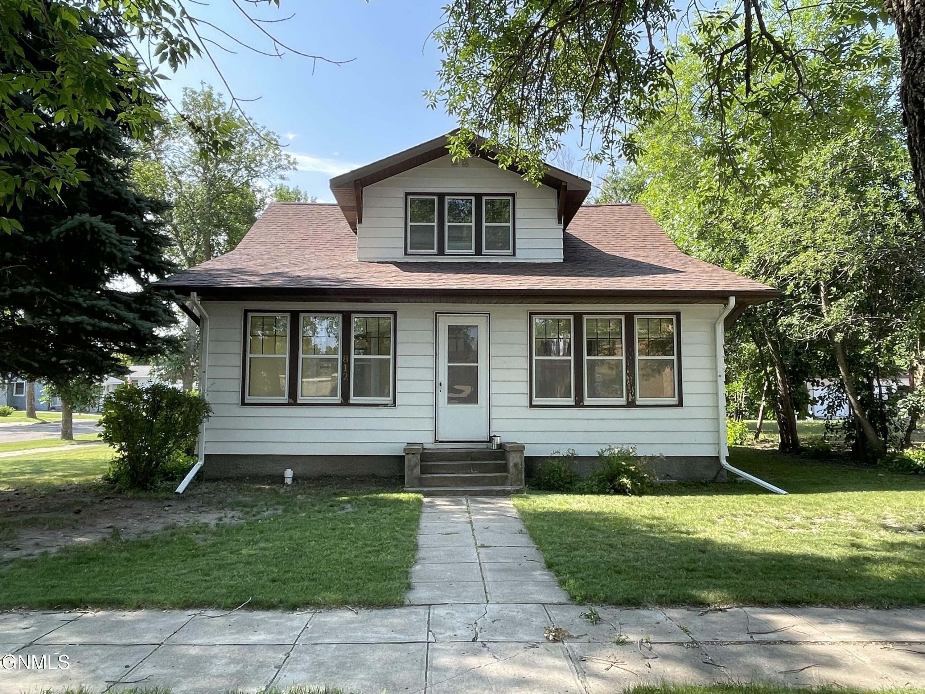 Property Photo:  812 4th Street N  ND 58421 