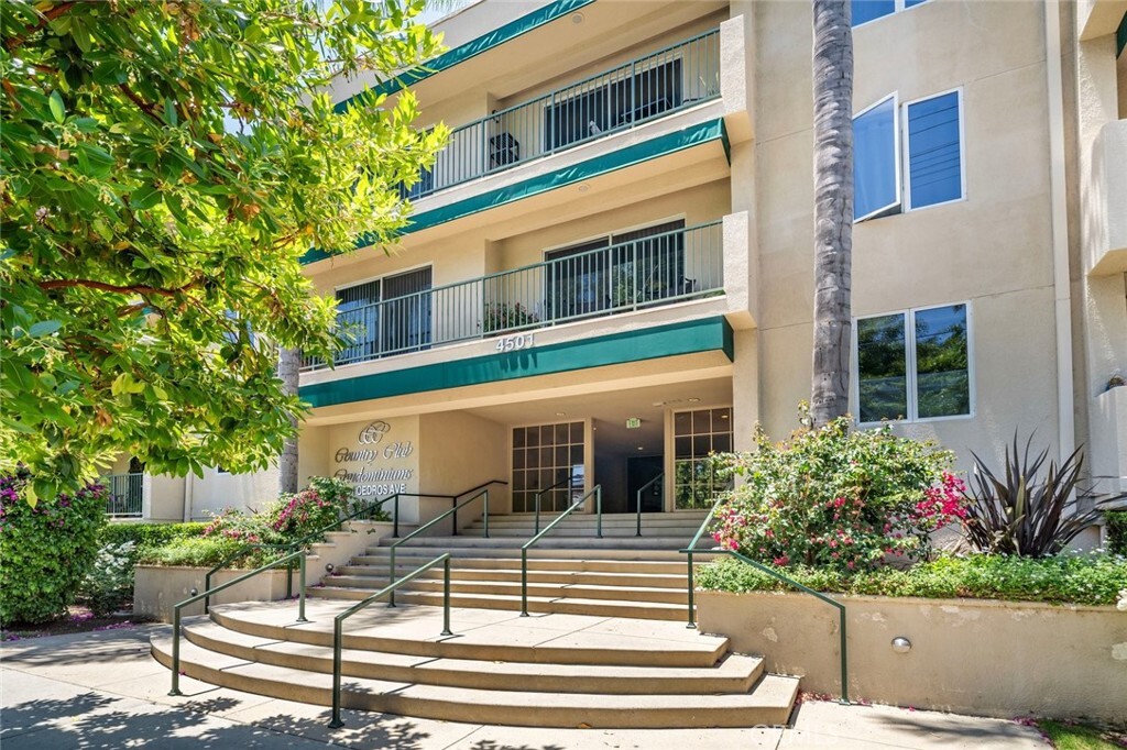 Property Photo: 4501 Cedros Avenue 121 CA 91403