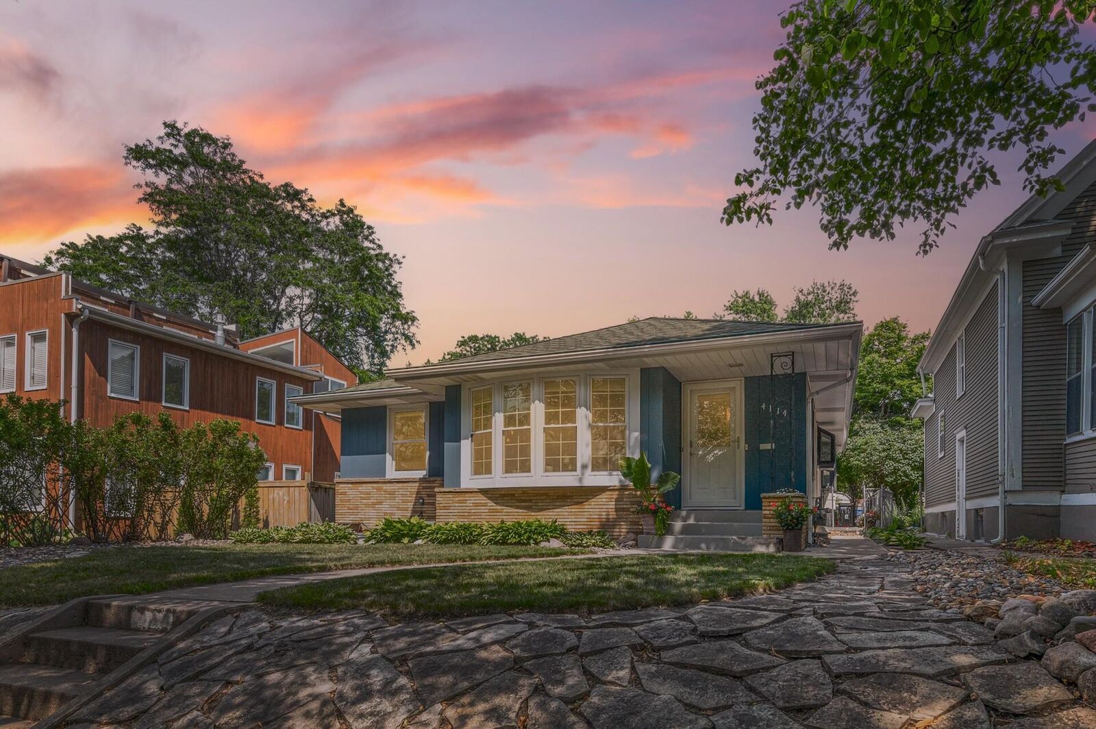 Property Photo:  4114 Russell Avenue N  MN 55412 