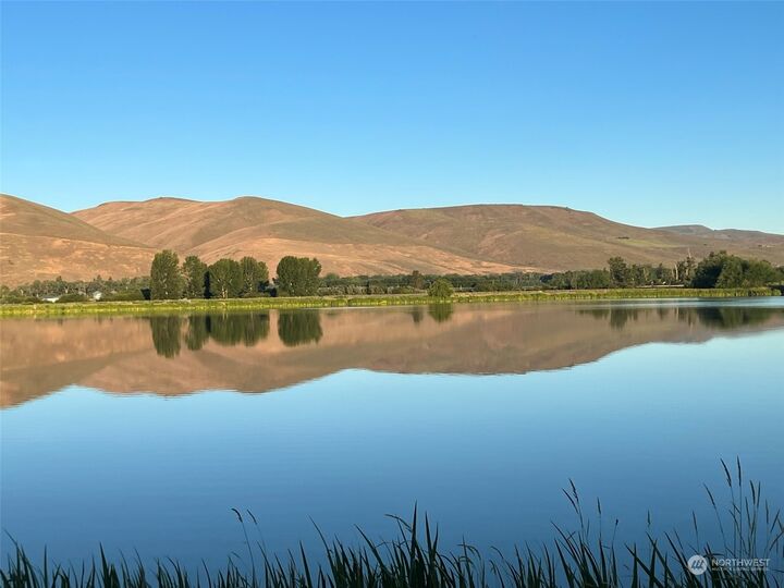 Property Photo:  7275 Xx Number 6 Road  WA 98926 