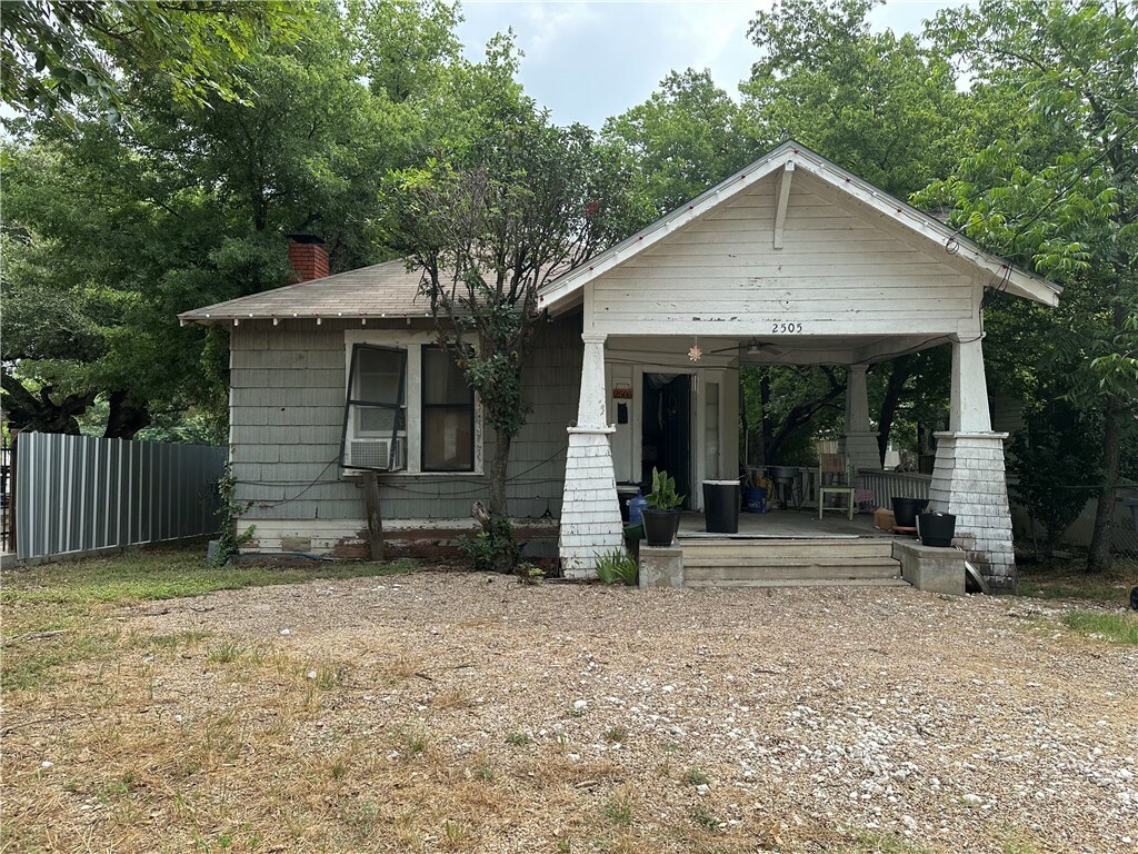 Property Photo:  2505 N 15A Street  TX 76708 