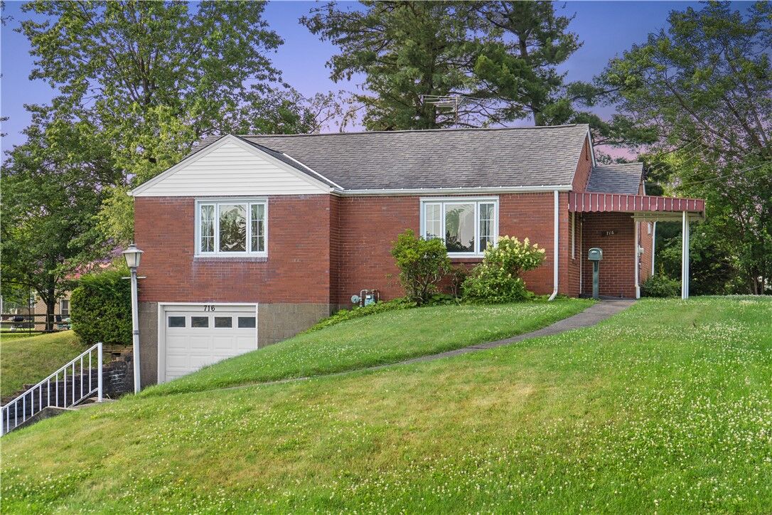 Property Photo:  716 Lochinvar Dr  PA 15237 