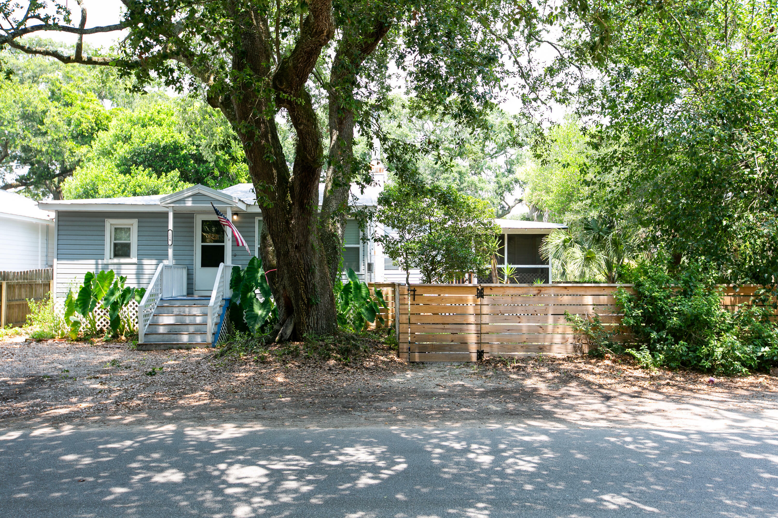 Property Photo:  116 E Hudson Avenue  SC 29439 