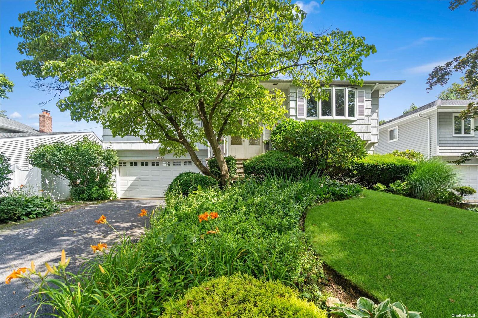Property Photo:  22 Heathcote Drive  NY 11507 