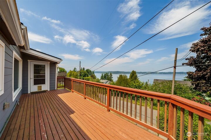 Property Photo:  1608 Whittier Street NE  WA 98422 