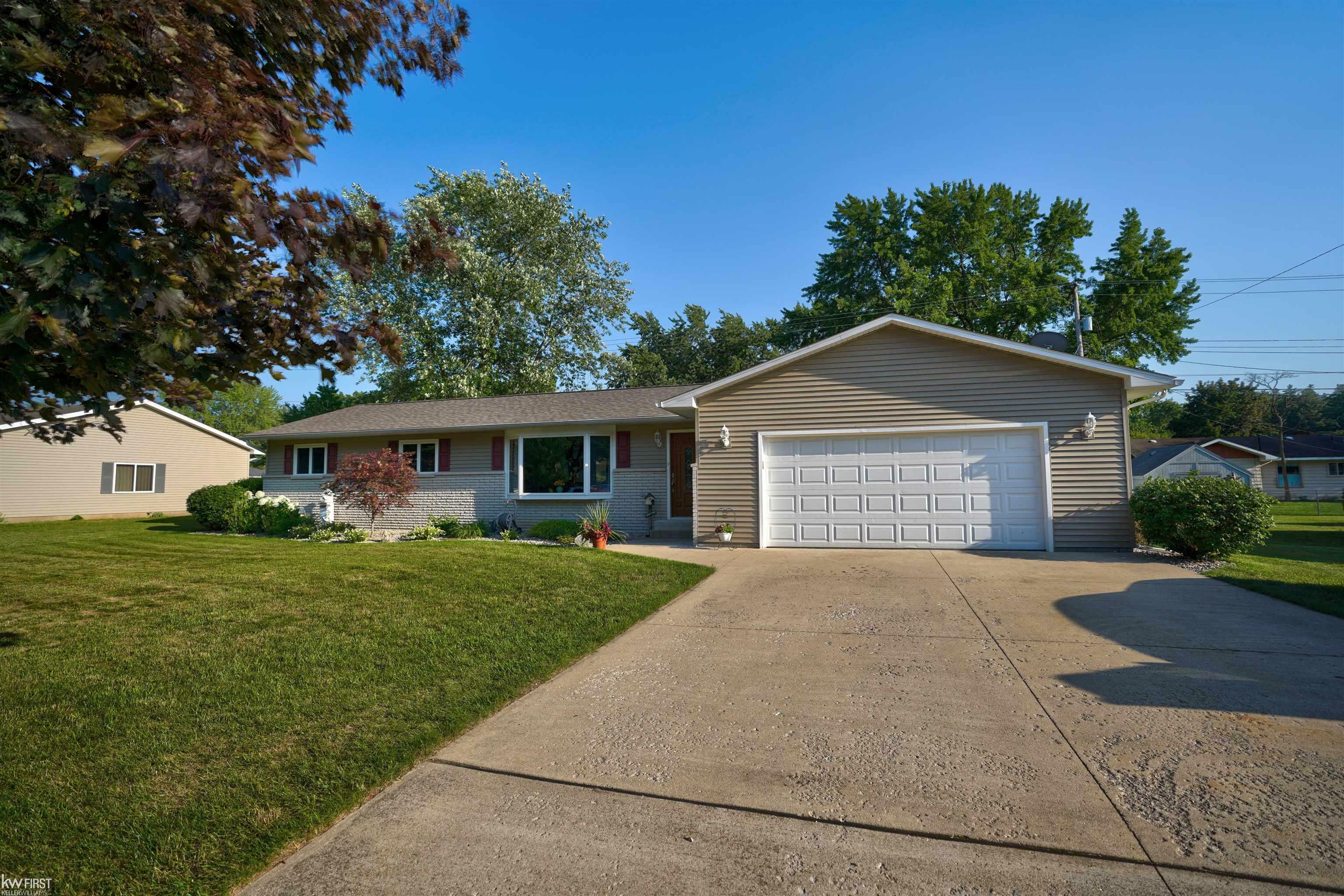 Property Photo:  127 Woodlawn  MI 48655 