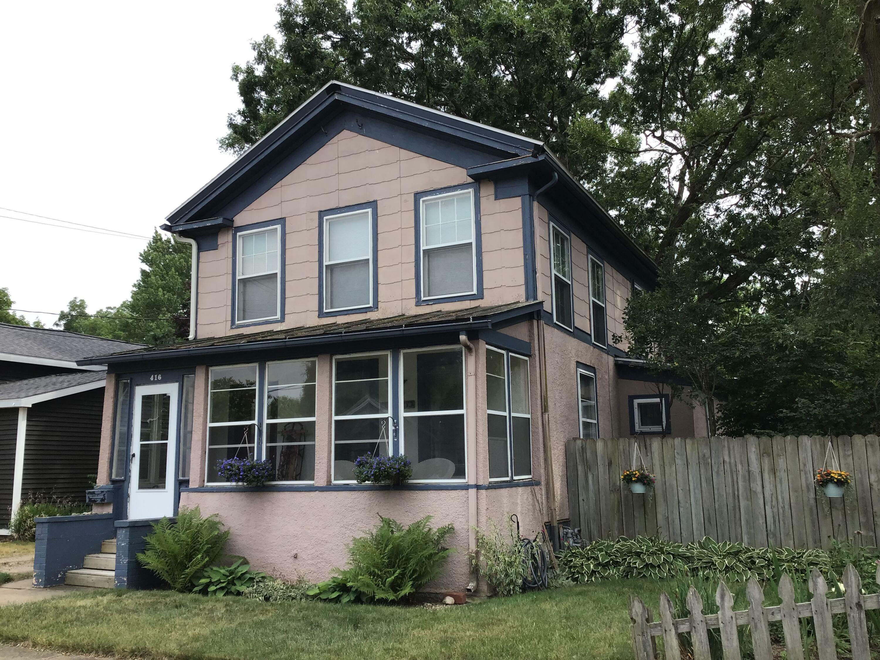 Property Photo:  416 E Franklin Street  MI 49078 