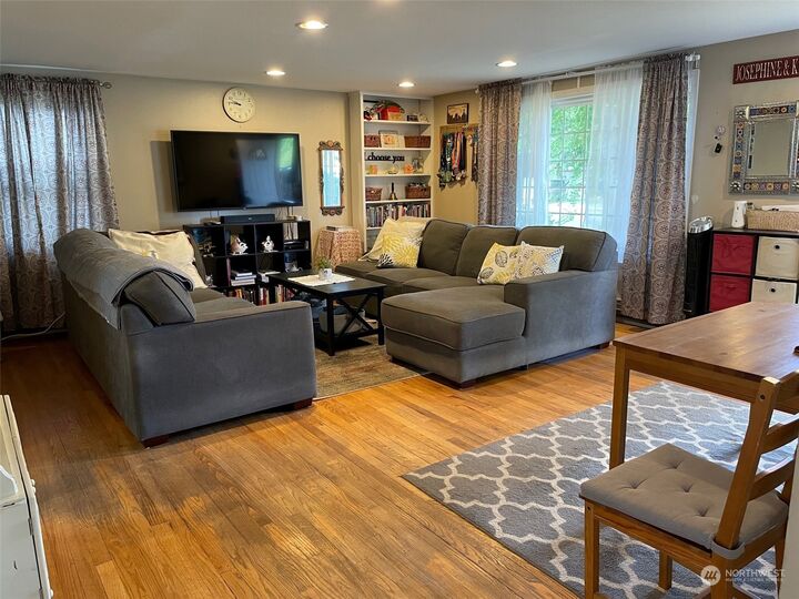 Property Photo: 802 S Douglas Street WA 98926