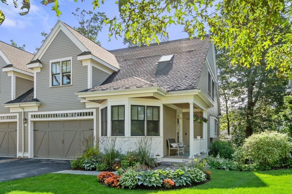 Property Photo:  12 White Oaks Ln 12  MA 01867 