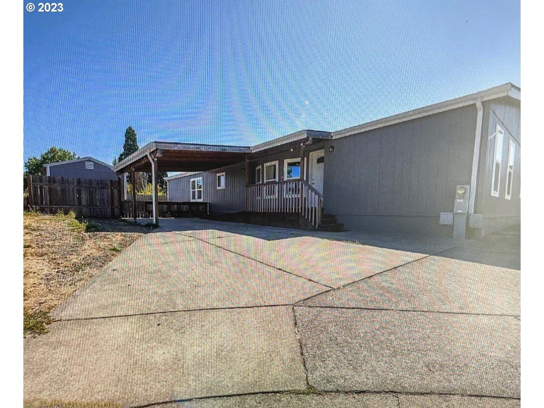 Property Photo:  338 N 3rd Pl 24  OR 97113 