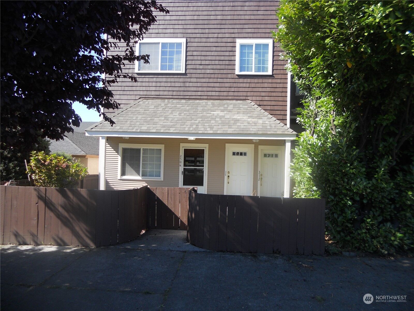 Property Photo:  2506 Rucker Avenue 2  WA 98201 