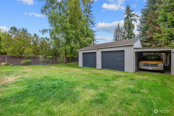 Property Photo:  8822  72nd Street SE  WA 98290 